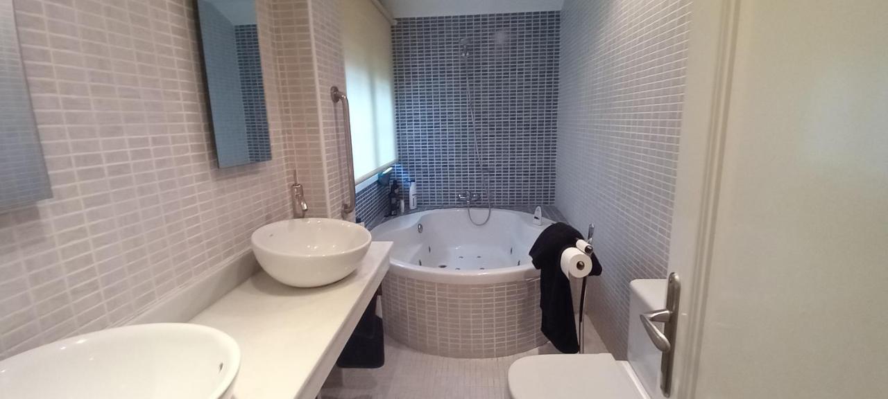 Chalet Con Piscina, Sauna Y Jacuzzi Cerca Del Mar A Media Hora De Bilbao Y Santander El Puente  Екстериор снимка