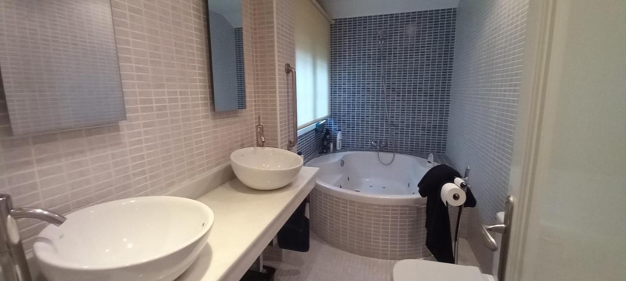 Chalet Con Piscina, Sauna Y Jacuzzi Cerca Del Mar A Media Hora De Bilbao Y Santander El Puente  Екстериор снимка